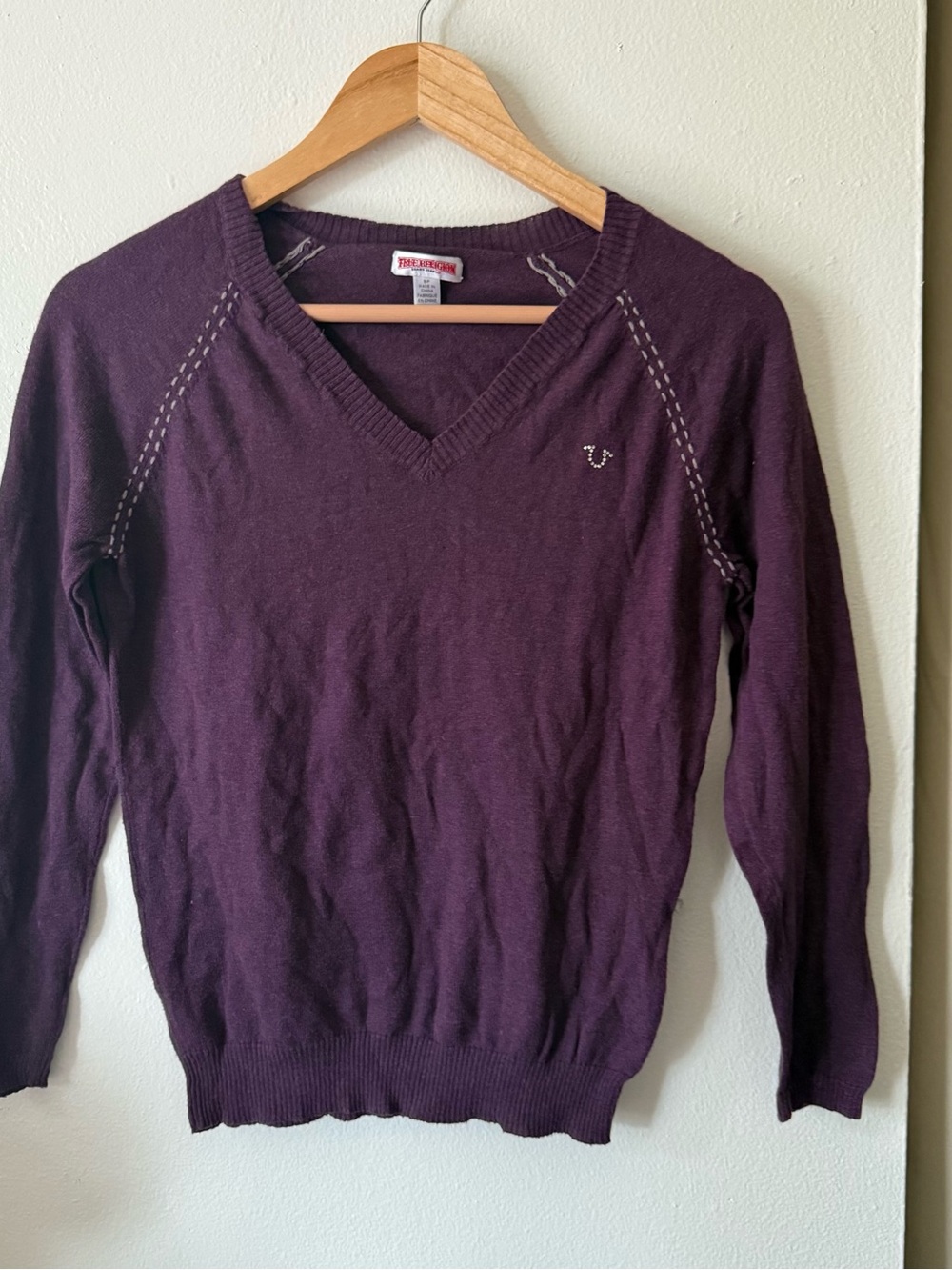 True Religion Women's V-Neck Sweater in Plum